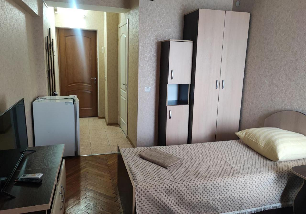 Hotel Prietenia Bender Bagian luar foto