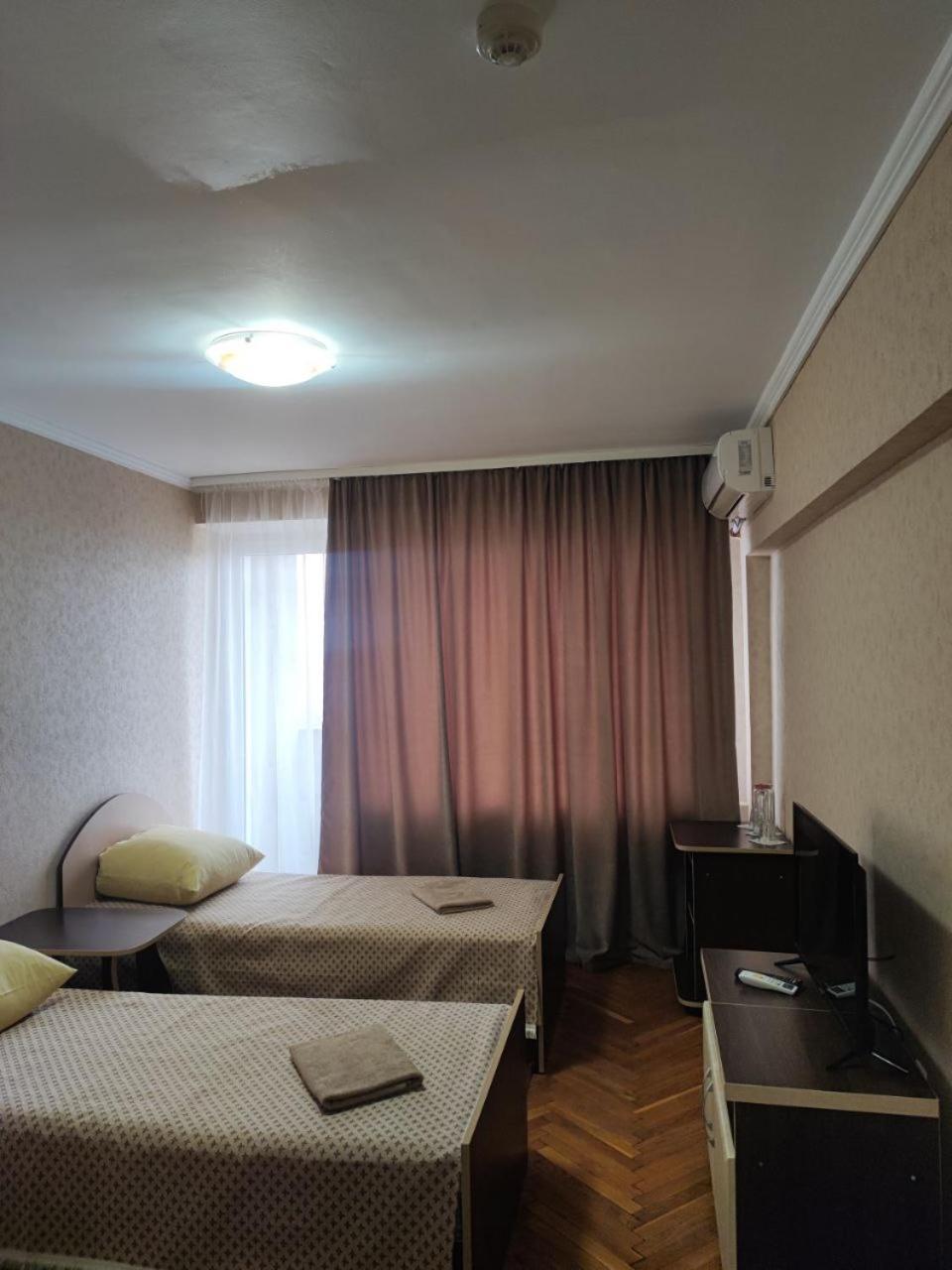 Hotel Prietenia Bender Bagian luar foto