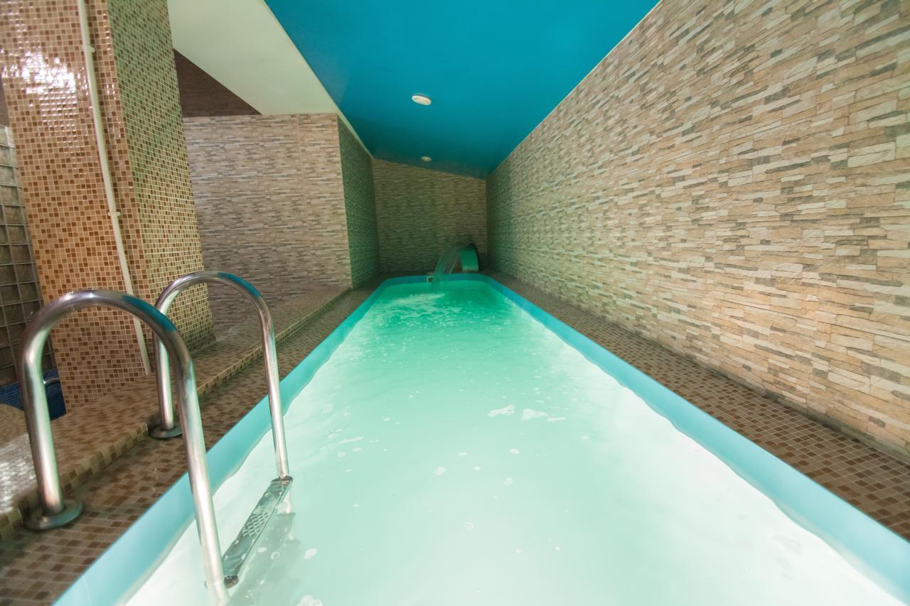 Hotel Prietenia Bender Bagian luar foto