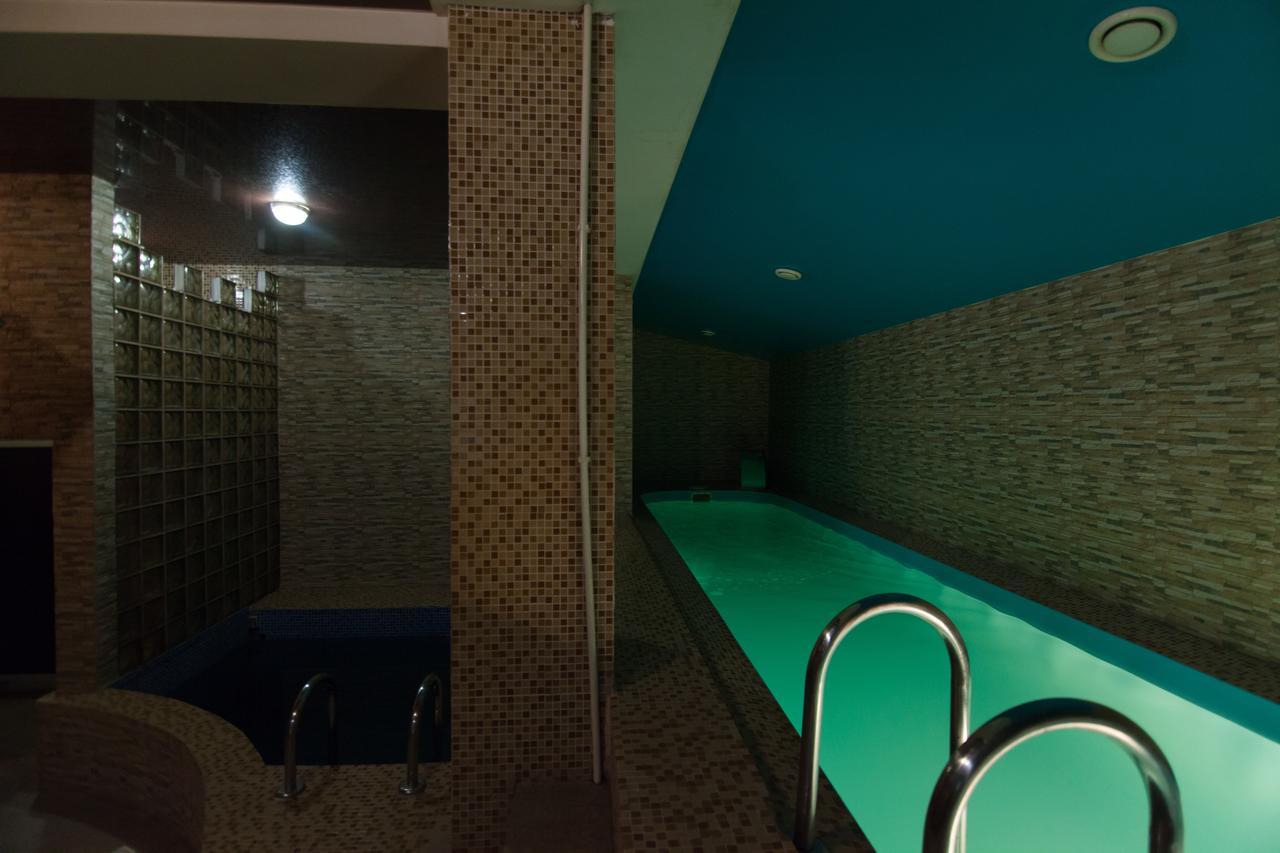 Hotel Prietenia Bender Bagian luar foto