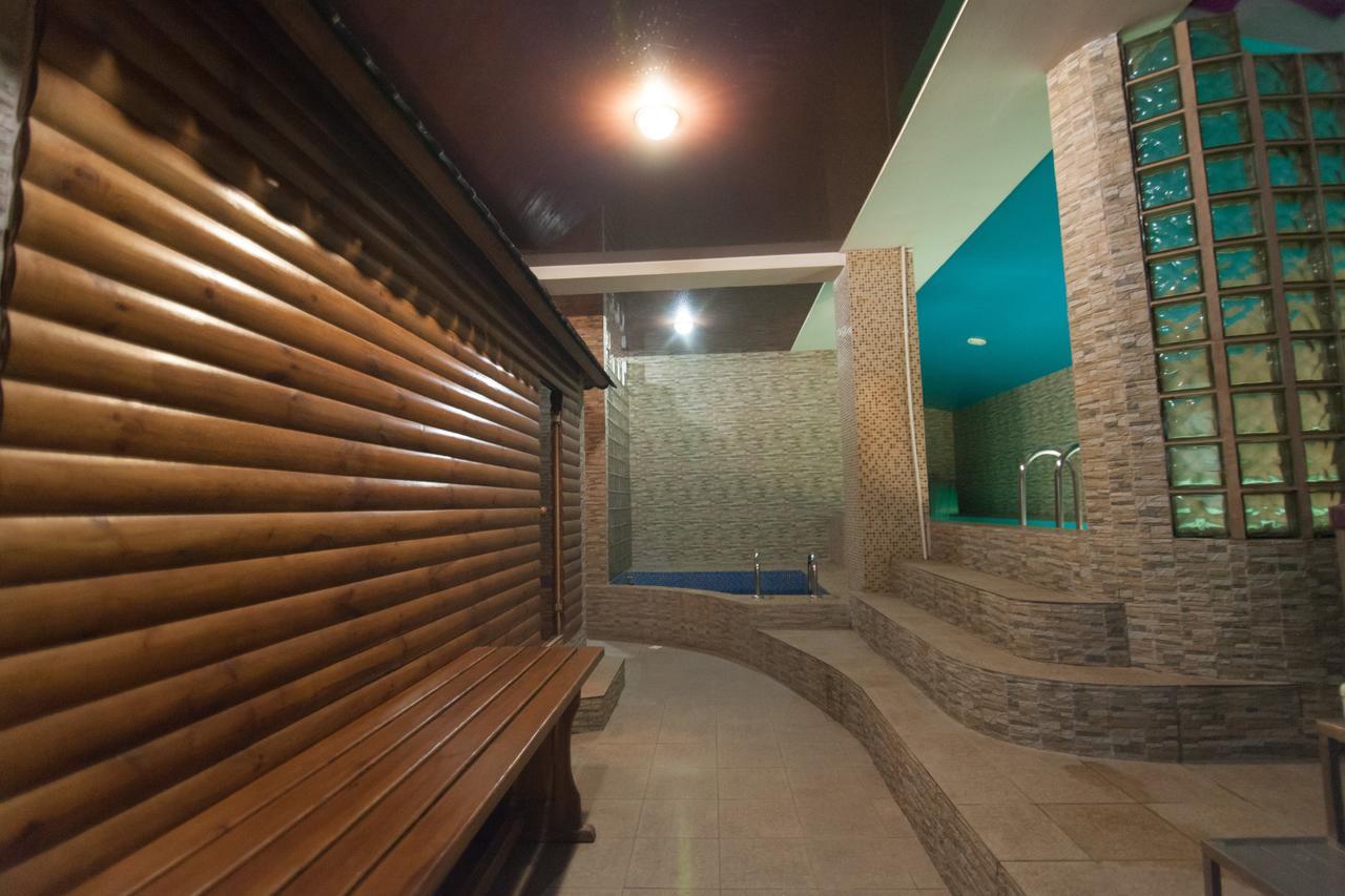 Hotel Prietenia Bender Bagian luar foto