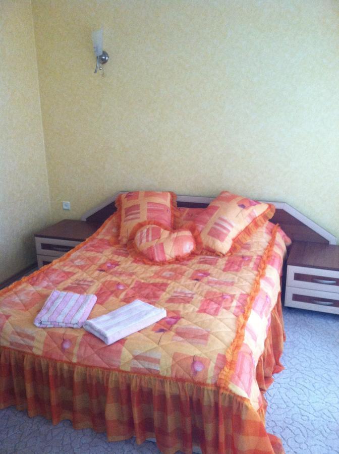 Hotel Prietenia Bender Bagian luar foto