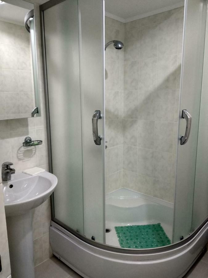 Hotel Prietenia Bender Bagian luar foto