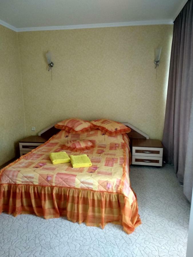 Hotel Prietenia Bender Bagian luar foto
